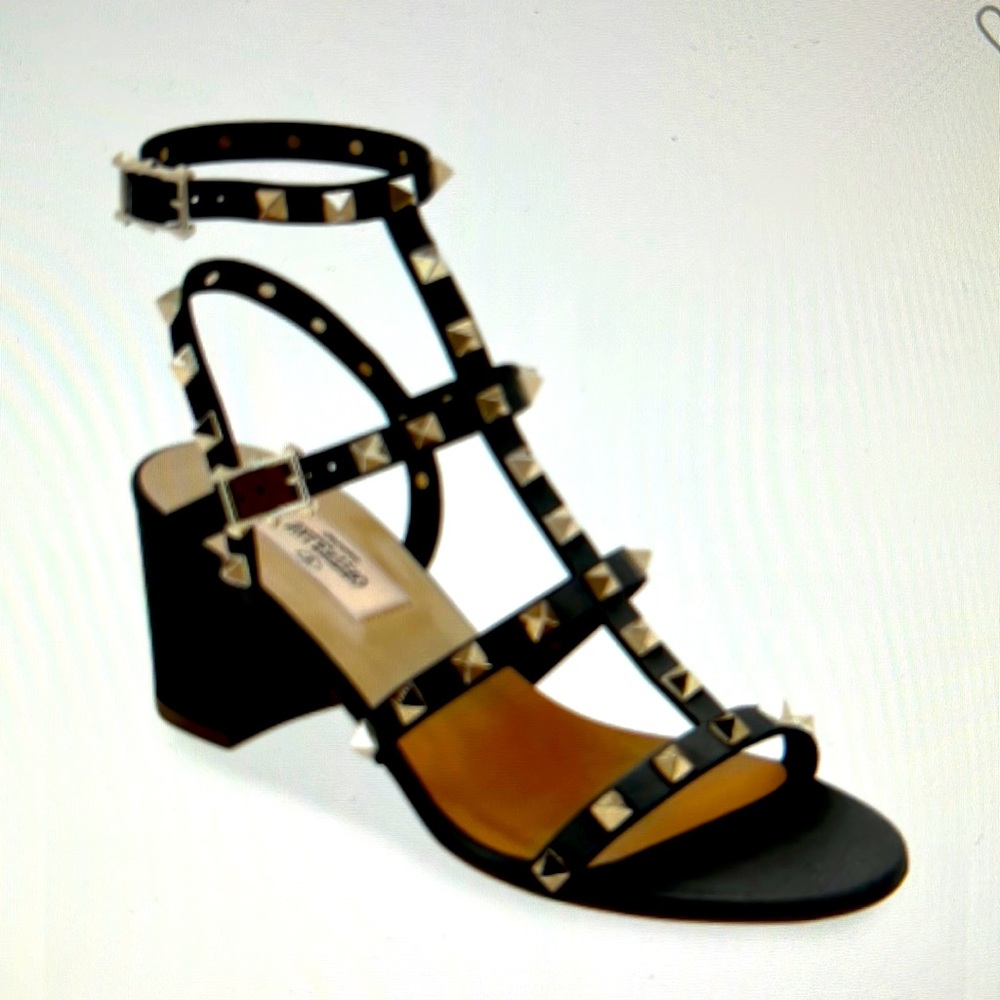 Like new Valentino Rockstud 60 mm City Sandals. patent leather